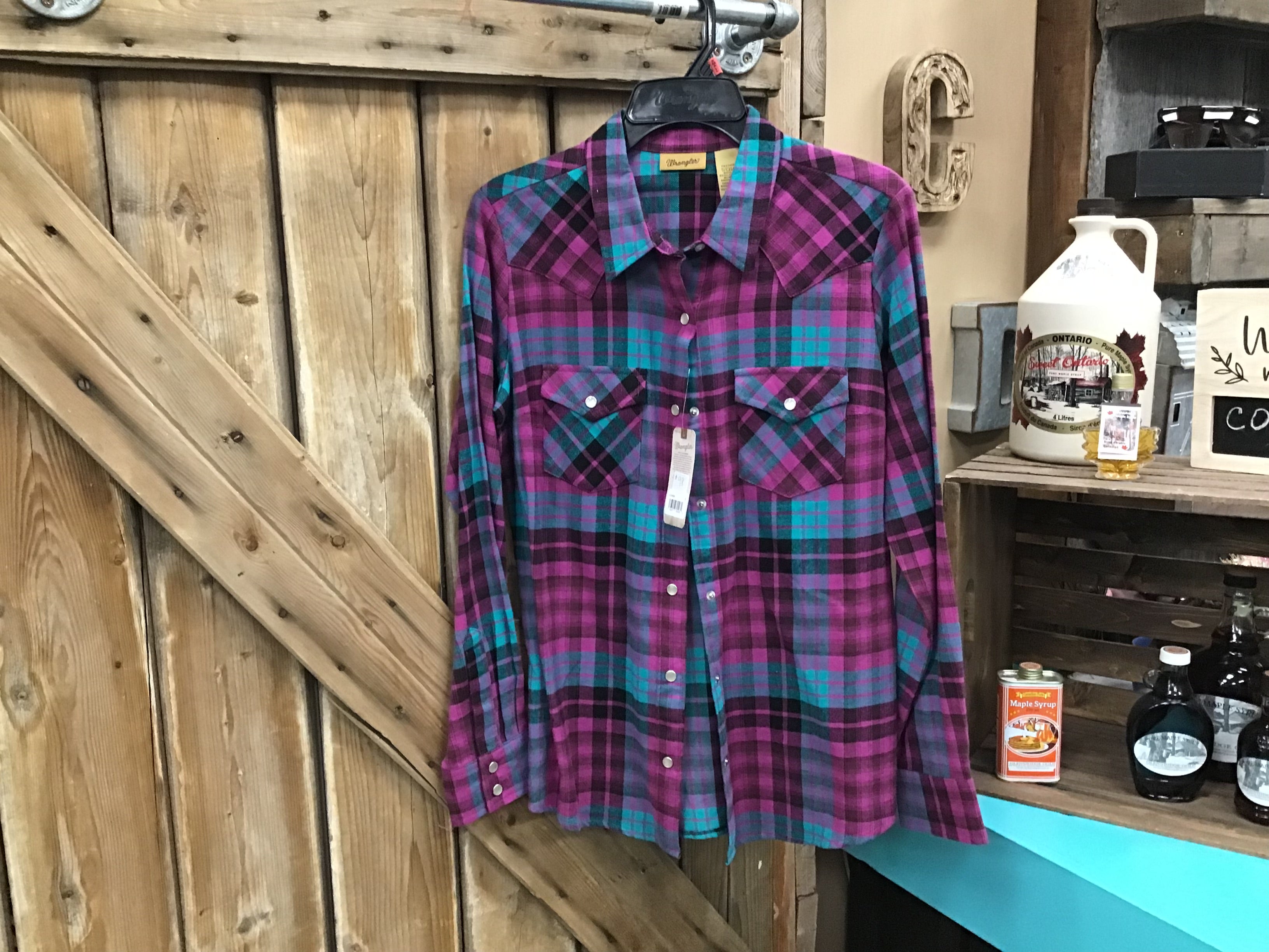 Wrangler Women’s Flannel Rodeo Shirts SMALL