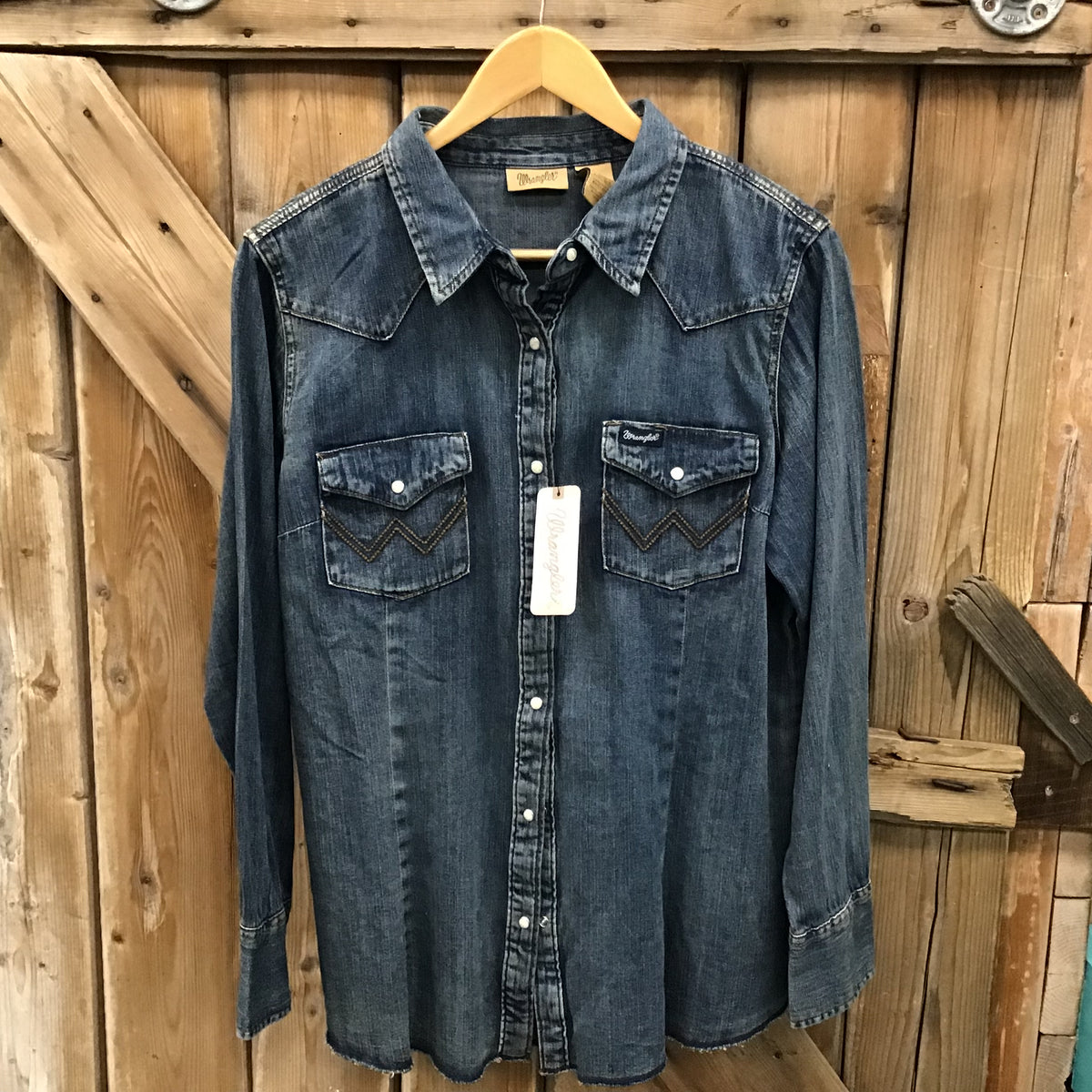 Wrangler Women’s Denim Shirt size LARGE