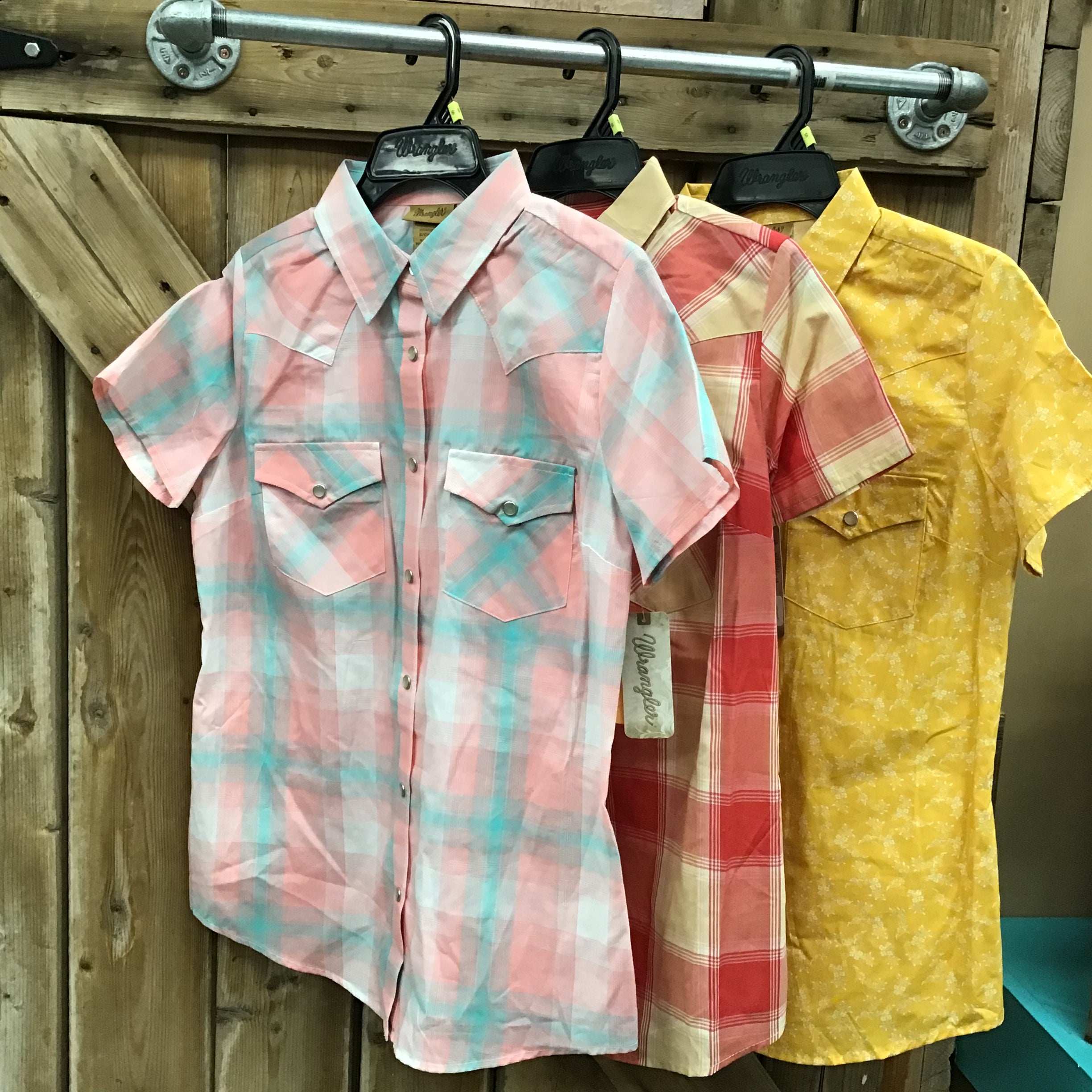 Wrangler Women’s Short Sleeve Rodeo Shirts size SMALL