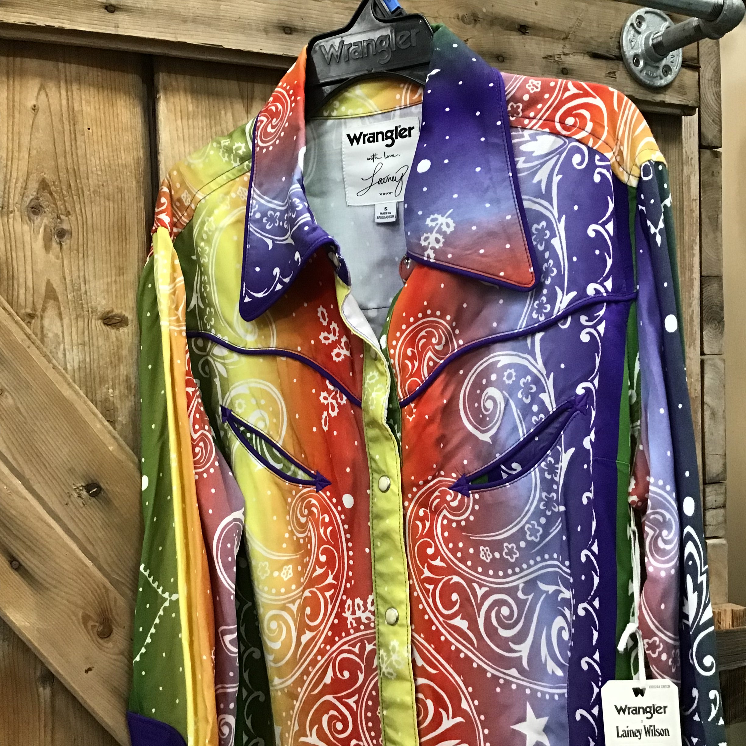 Lainey Wrangler Rainbow Bandana Shirt size SMALL